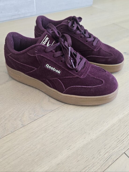 Reebok Shoes - Reebok Classic Suede Sneakers in Burgundy Ortholite Comfort Footbed Msrp $90